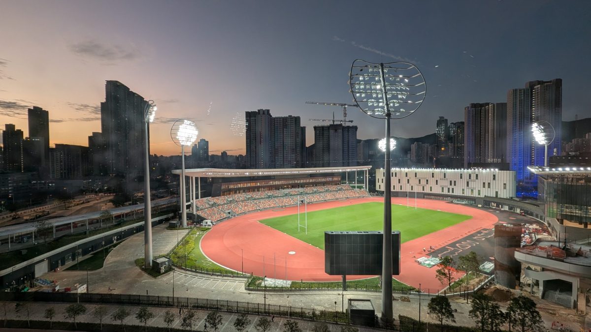 梦幻联动！齐达内晒与樊振东打乒乓球照片