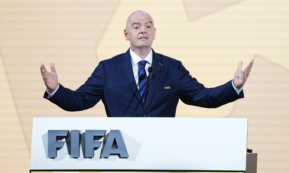 熱刺追趕利物浦 孔帕尼感謝首爾贈畫.